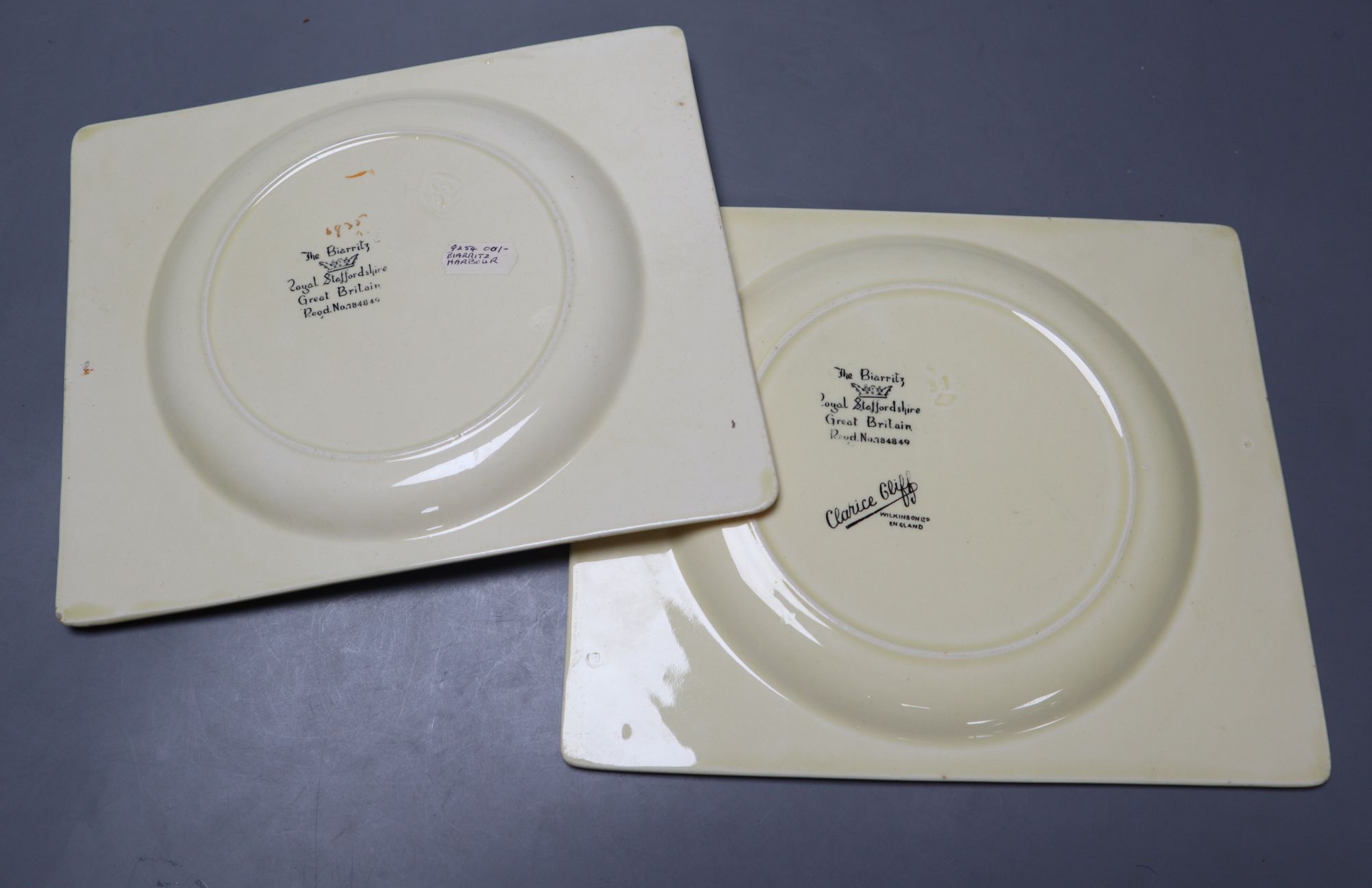Two Clarice Cliff Biarritz shaped side plates, 19.5 x 23cm
